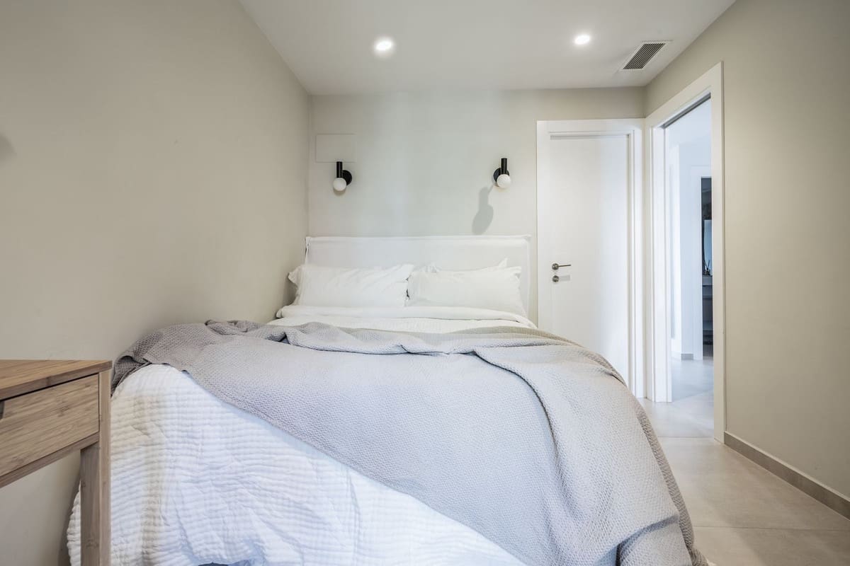 3 bedroom Apartment for sale in Marbella with pool - € 1,295,000 (Ref: 8558767)