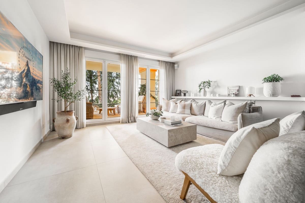 3 bedroom Apartment for sale in Marbella with pool - € 1,295,000 (Ref: 8558767)