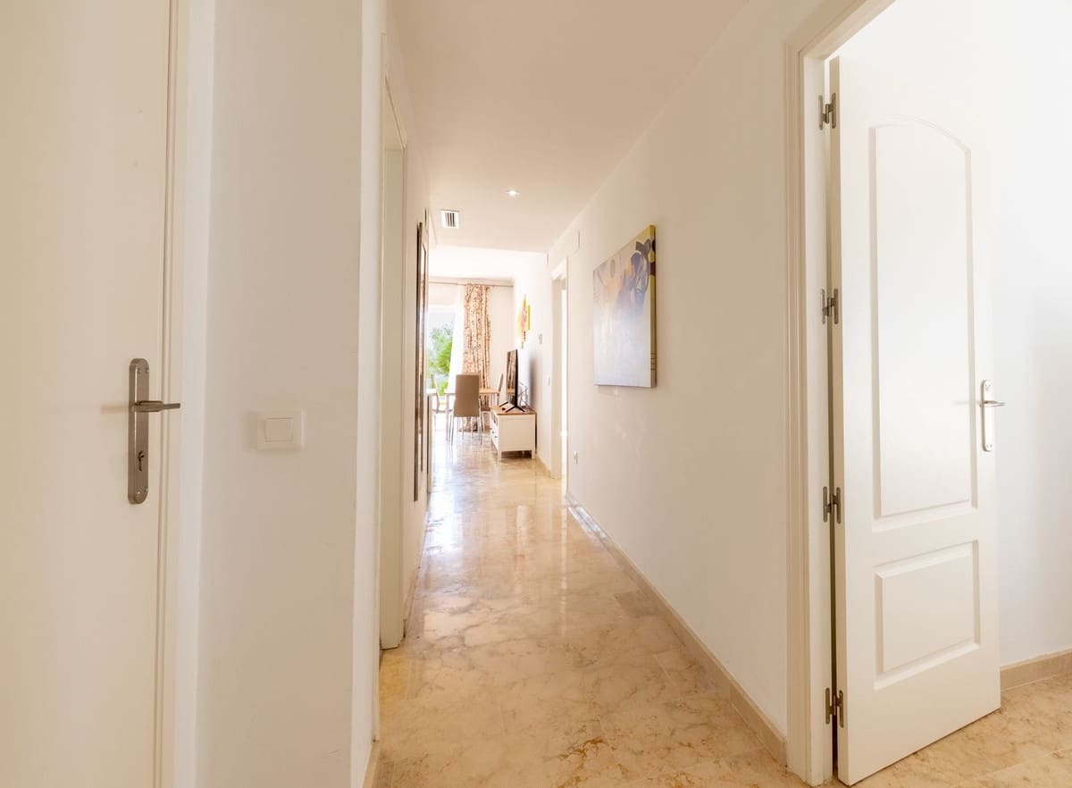 3 sypialnia Apartament na sprzedaż w La Duquesa / Puerto de la Duquesa z basenem - 235 000 € (Ref: 8575791)