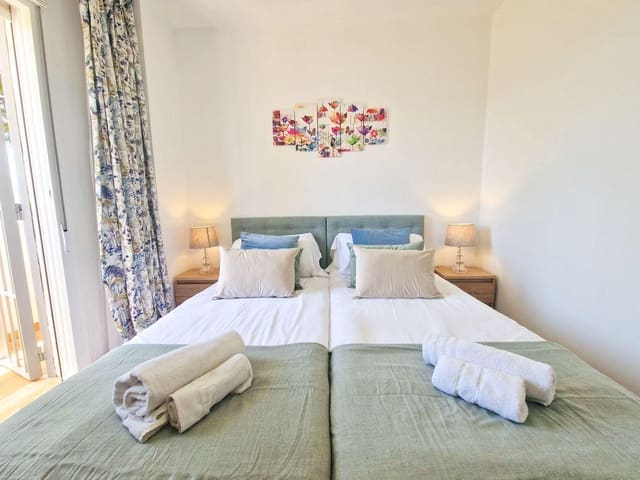 3 bedroom Apartment for sale in La Duquesa / Puerto de la Duquesa, Manilva with pool - € 235,000 (Ref: 8575791)