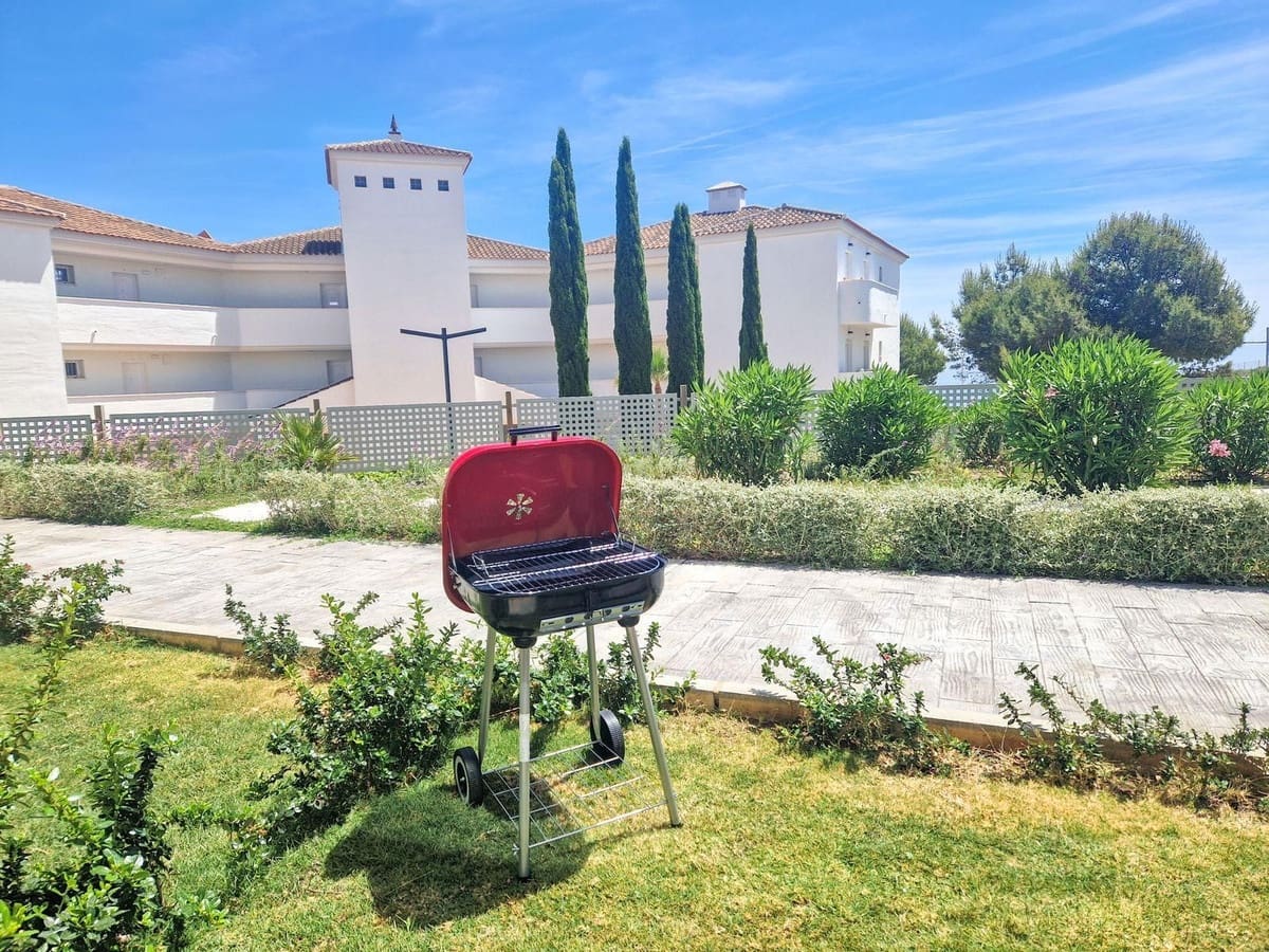 3 sypialnia Apartament na sprzedaż w La Duquesa / Puerto de la Duquesa z basenem - 235 000 € (Ref: 8575791)