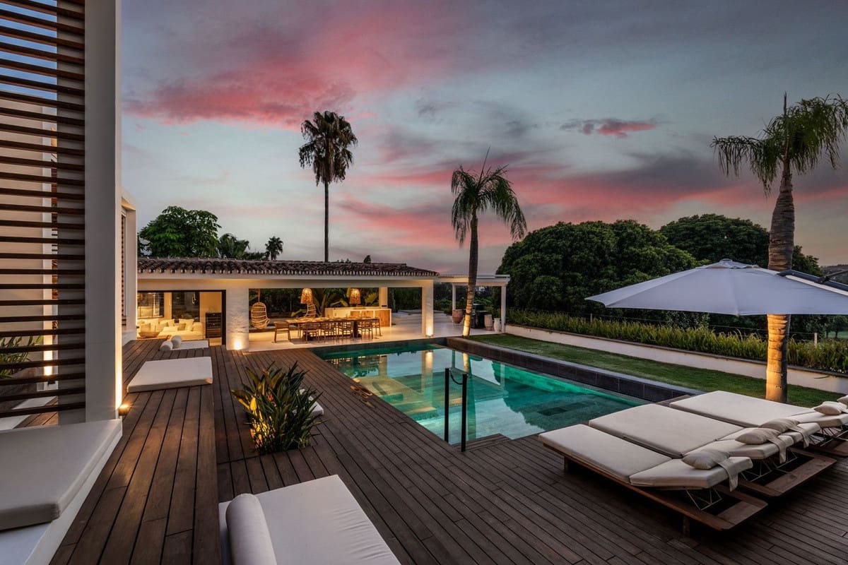 5 bedroom Villa for sale in Marbella with pool garage - € 6,895,000 (Ref: 8578854)