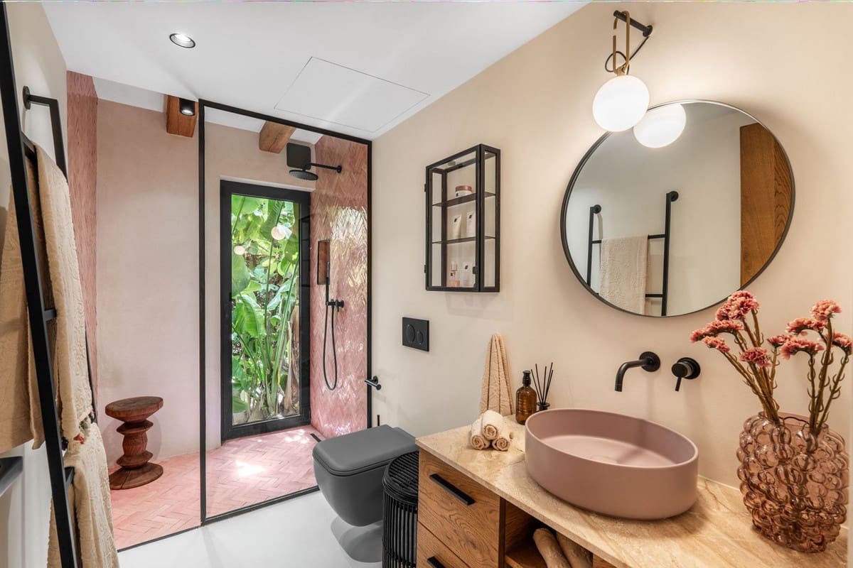 5 bedroom Villa for sale in Marbella with pool garage - € 6,895,000 (Ref: 8578854)