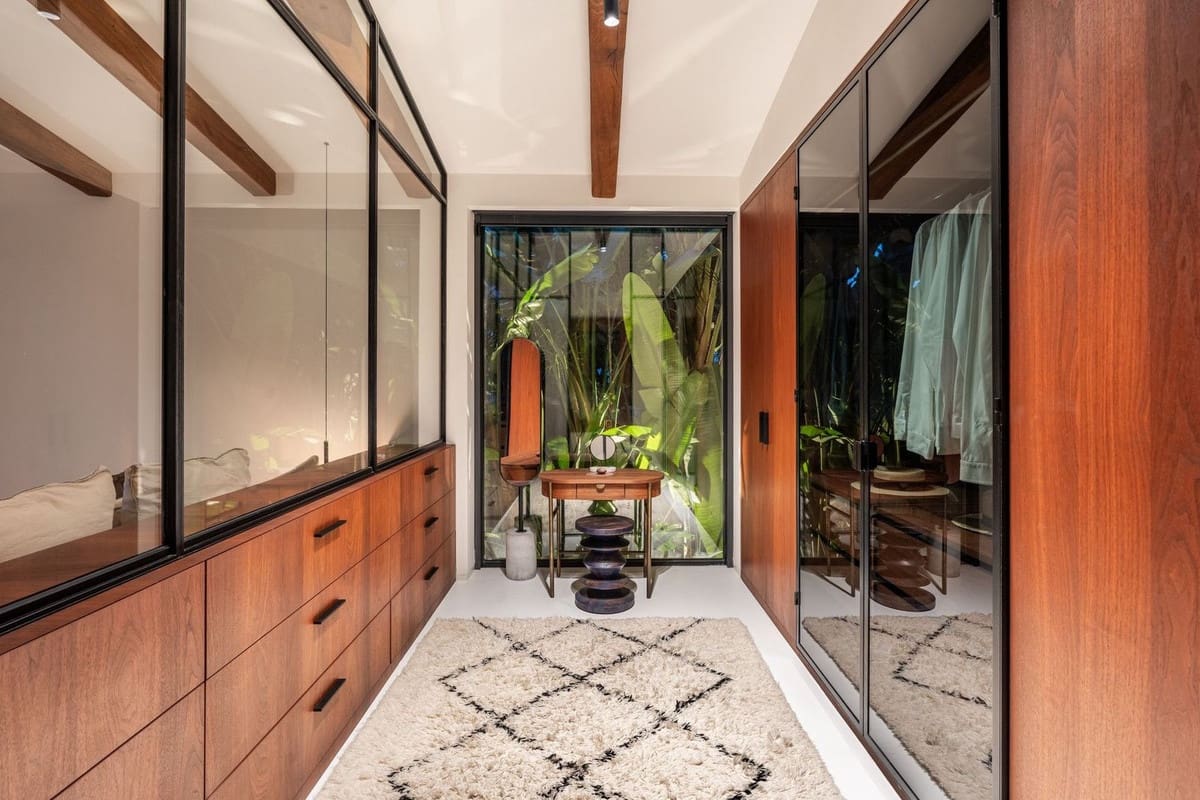 5 bedroom Villa for sale in Marbella with pool garage - € 6,895,000 (Ref: 8578854)