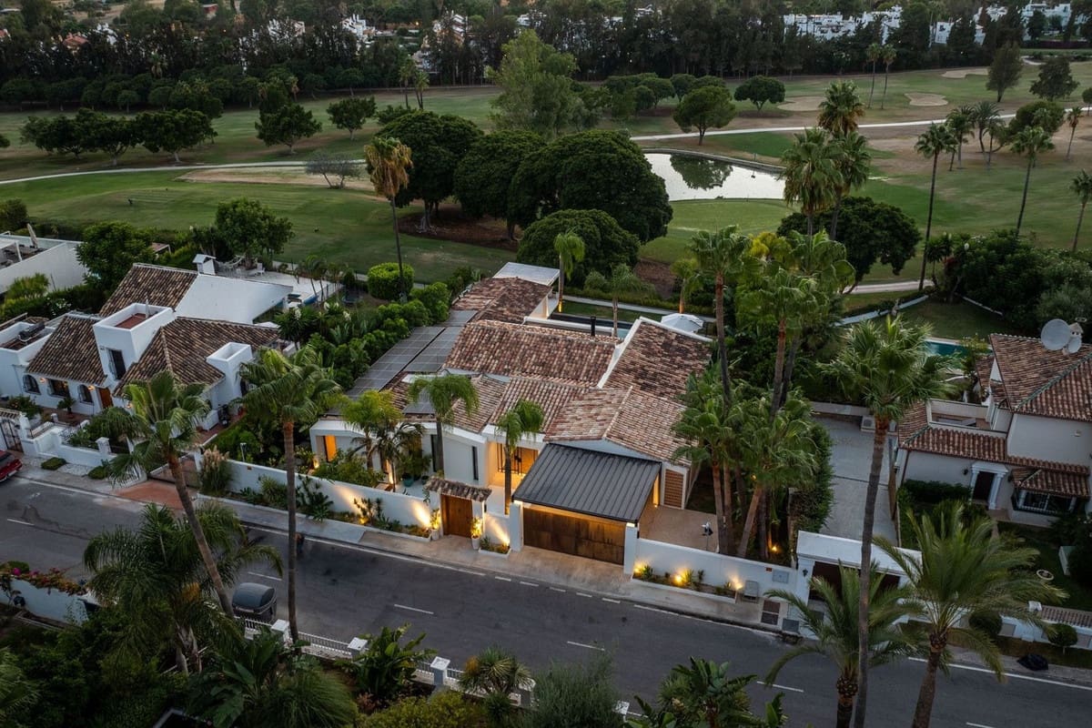 5 bedroom Villa for sale in Marbella with pool garage - € 6,895,000 (Ref: 8578854)