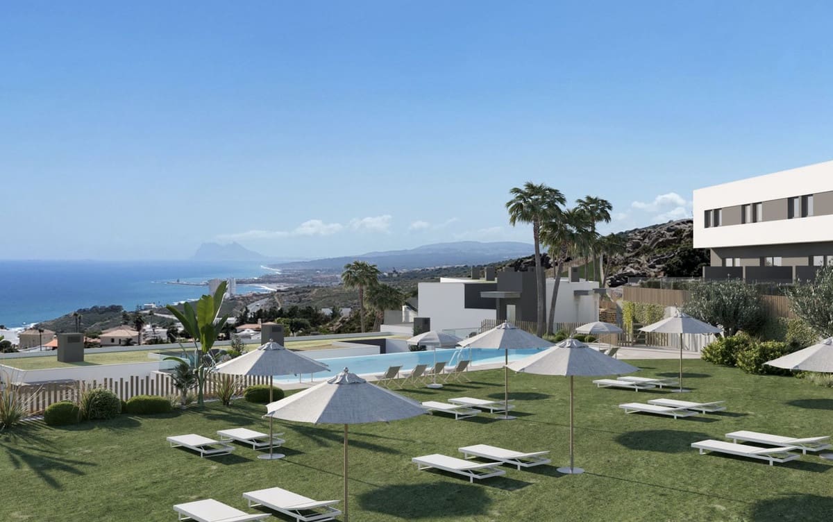 3 bedroom Townhouse for sale in Manilva with pool - € 485,000 (Ref: 8613952)