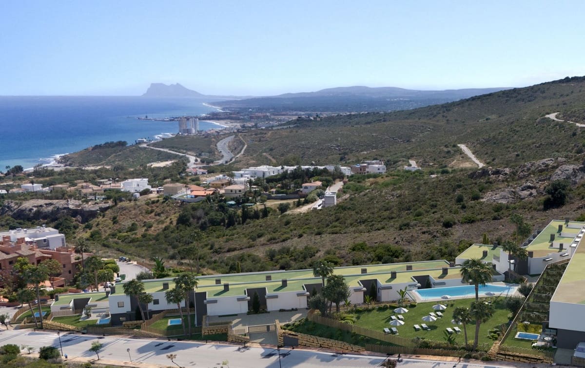 3 bedroom Townhouse for sale in Manilva with pool - € 485,000 (Ref: 8613952)