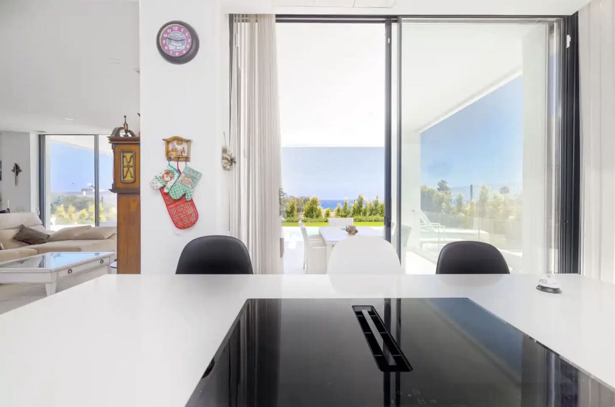 4 soveværelse Villa til salg i Sotogrande med swimmingpool garage - € 838.000 (Ref: 8623451)