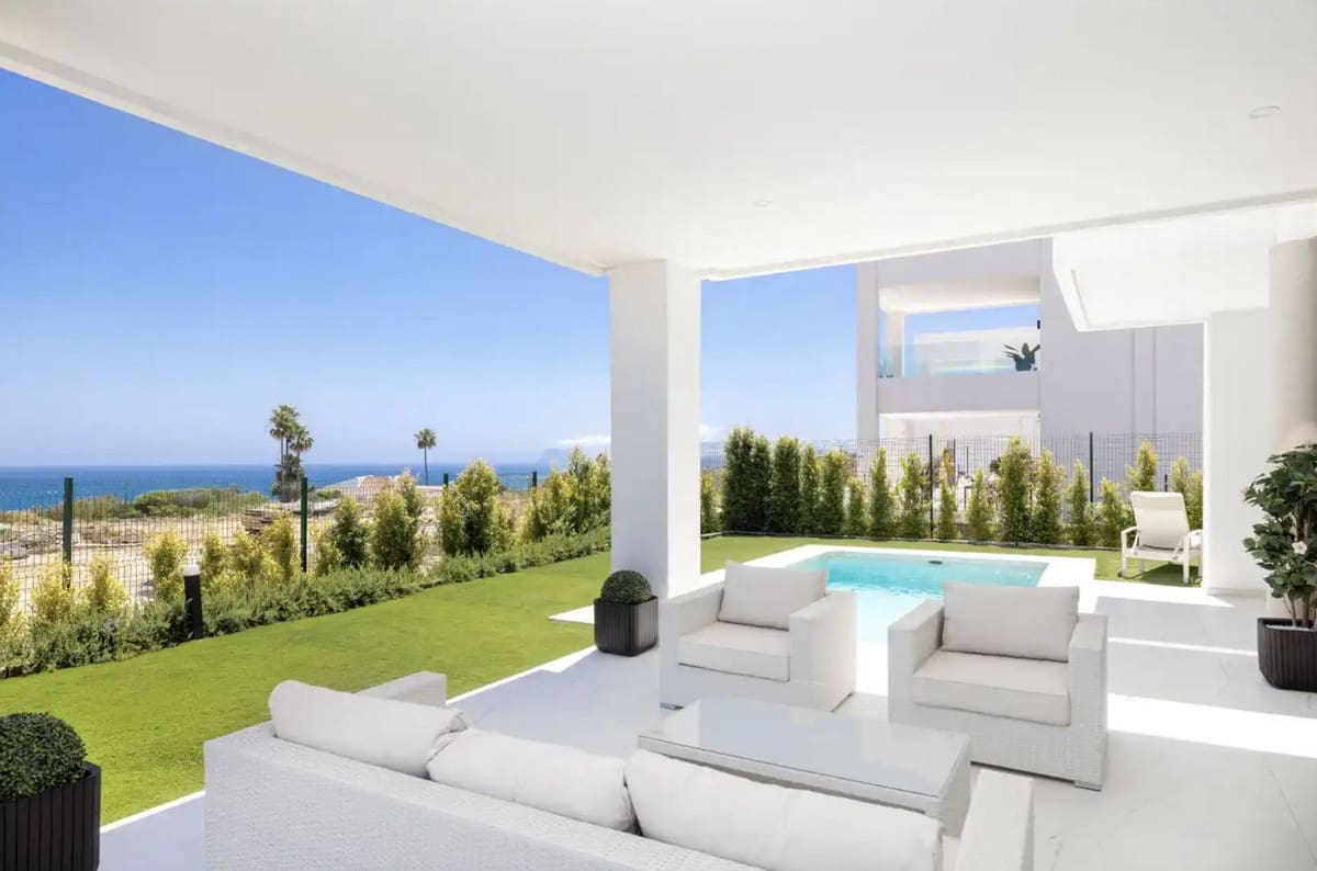 4 soveværelse Villa til salg i Sotogrande med swimmingpool garage - € 838.000 (Ref: 8623451)