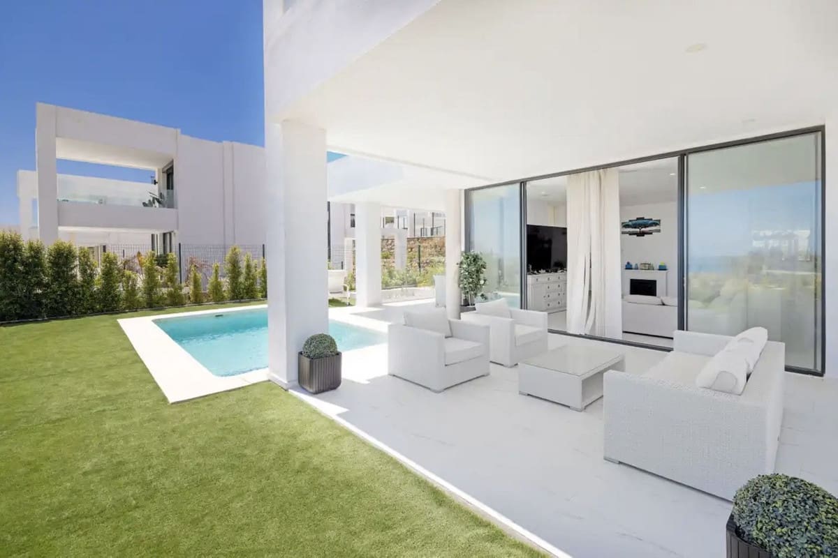 4 soveværelse Villa til salg i Sotogrande med swimmingpool garage - € 838.000 (Ref: 8623451)