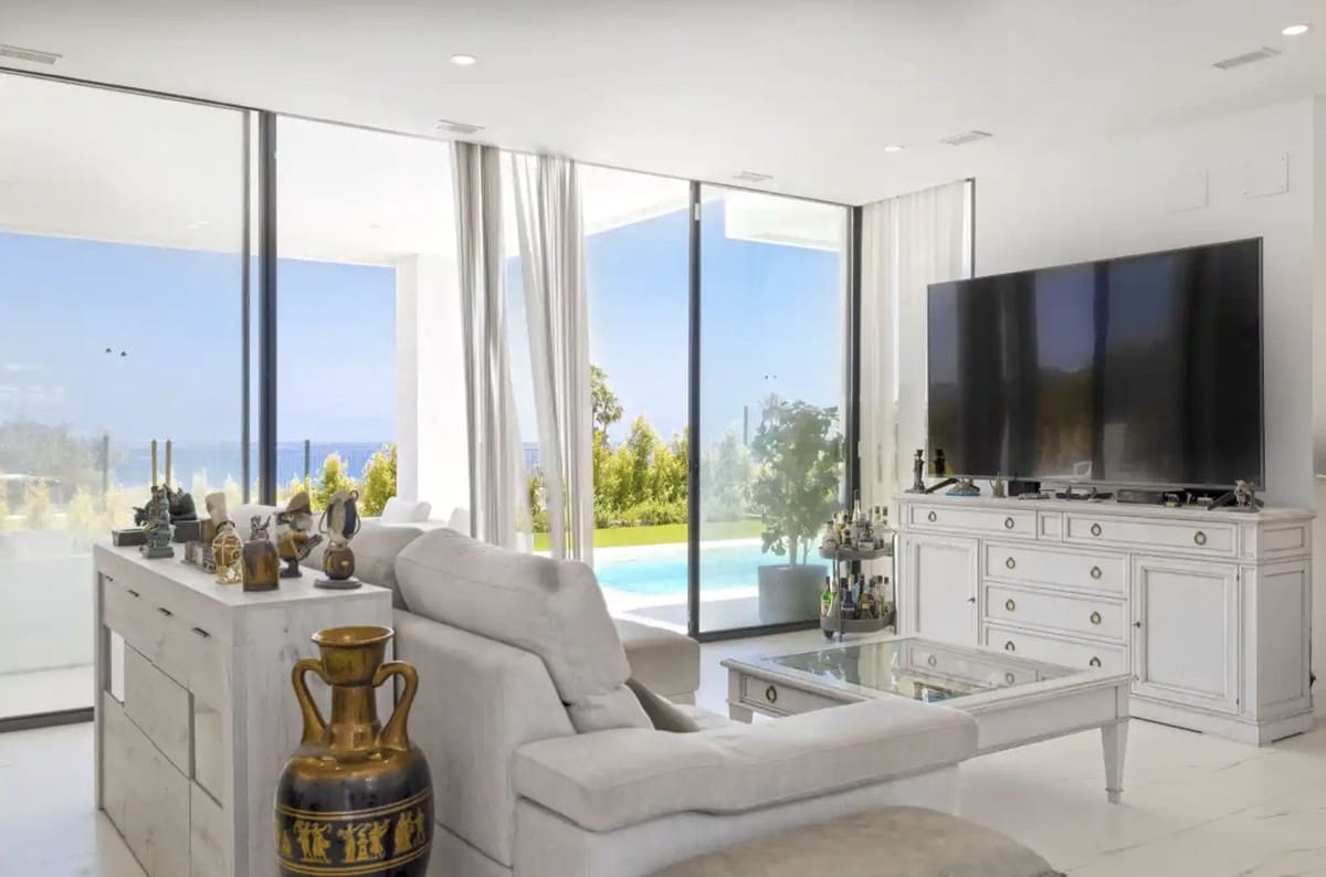 4 soveværelse Villa til salg i Sotogrande med swimmingpool garage - € 838.000 (Ref: 8623451)