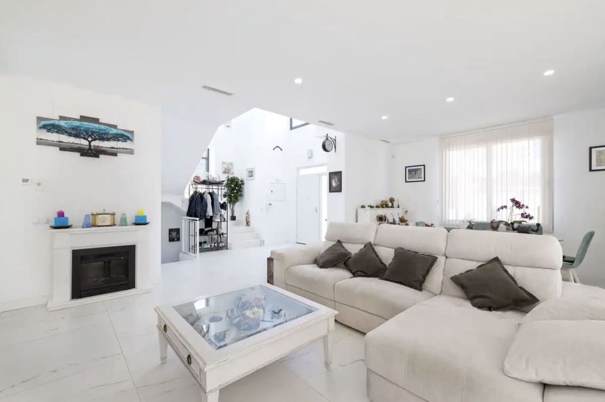 4 bedroom Villa for sale in Sotogrande with pool garage - € 838,000 (Ref: 8623451)