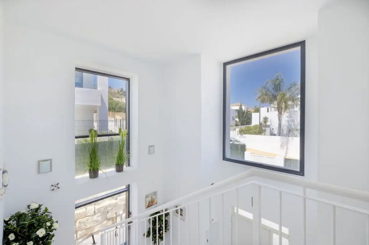4 bedroom Villa for sale in Sotogrande with pool garage - € 838,000 (Ref: 8623451)