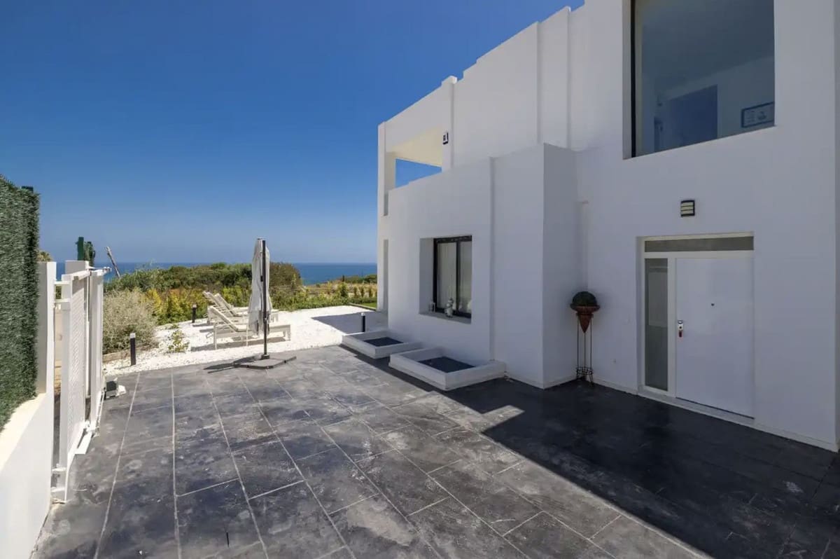 4 bedroom Villa for sale in Sotogrande with pool garage - € 838,000 (Ref: 8623451)