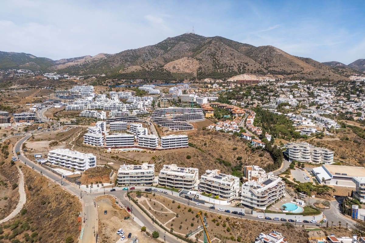 Apartamento de 3 habitaciones en Fuengirola en venta con piscina garaje - 670.000 € (Ref: 8628290)