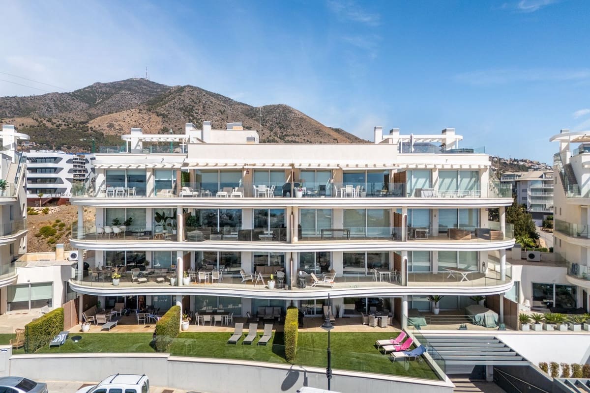 Apartamento de 3 habitaciones en Fuengirola en venta con piscina garaje - 670.000 € (Ref: 8628290)