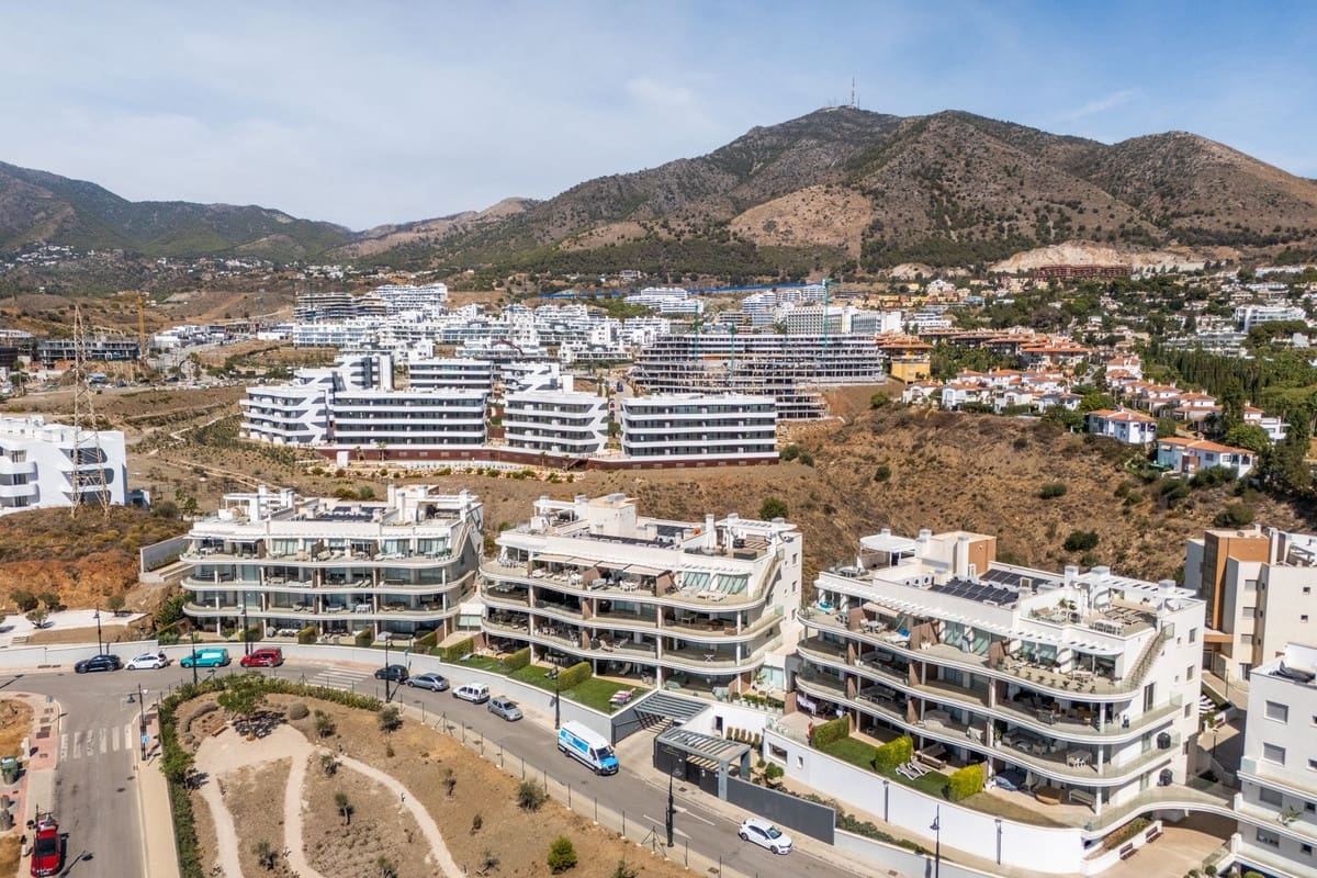 Apartamento de 3 habitaciones en Fuengirola en venta con piscina garaje - 670.000 € (Ref: 8628290)