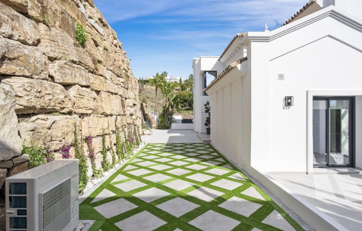 5 bedroom Villa for sale in Los Flamingos with pool garage - € 3,495,000 (Ref: 8637543)