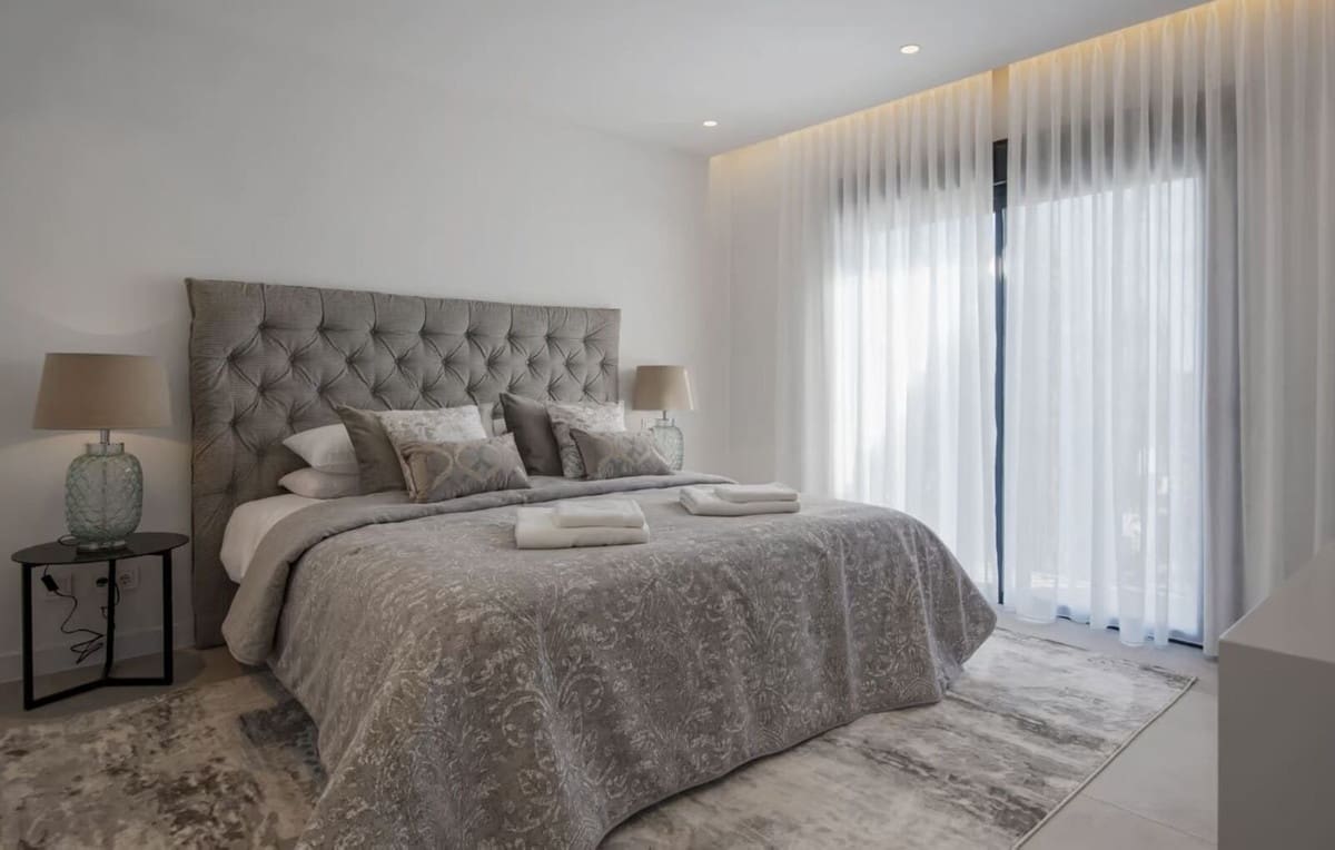 5 makuuhuone Huvila myytävänä paikassa Los Flamingos mukana uima-altaan 
autotalli - 3 495 000 € (Ref: 8637543)