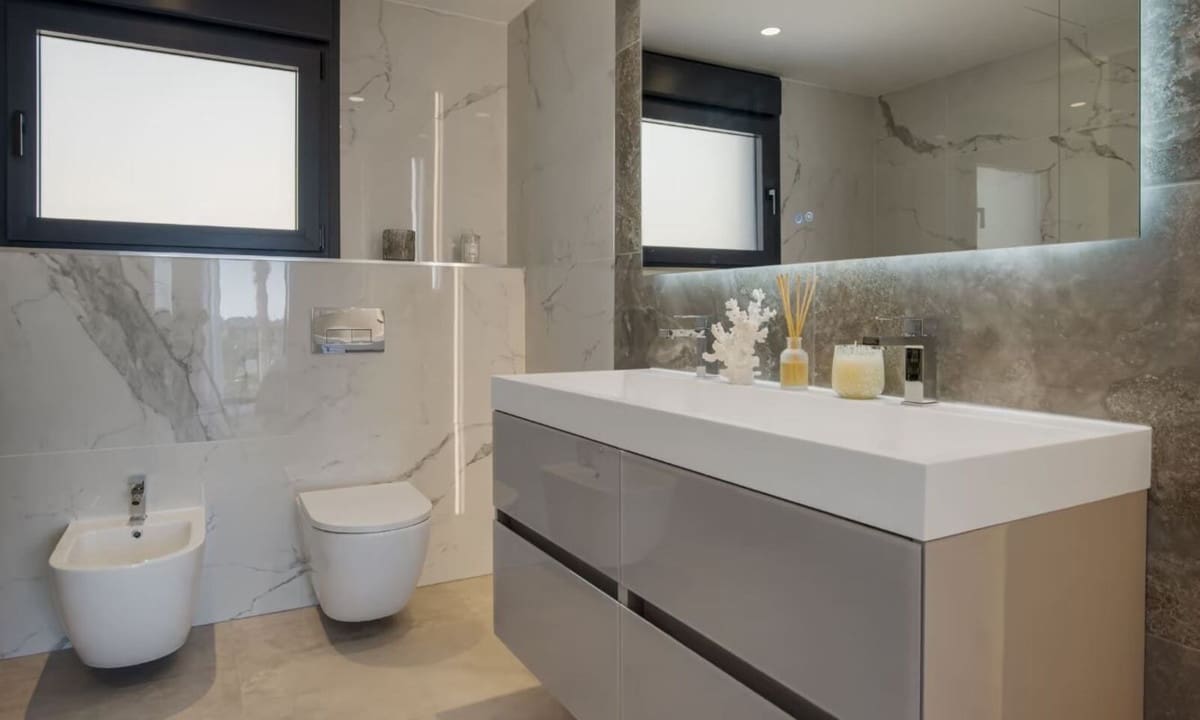 5 makuuhuone Huvila myytävänä paikassa Los Flamingos mukana uima-altaan 
autotalli - 3 495 000 € (Ref: 8637543)