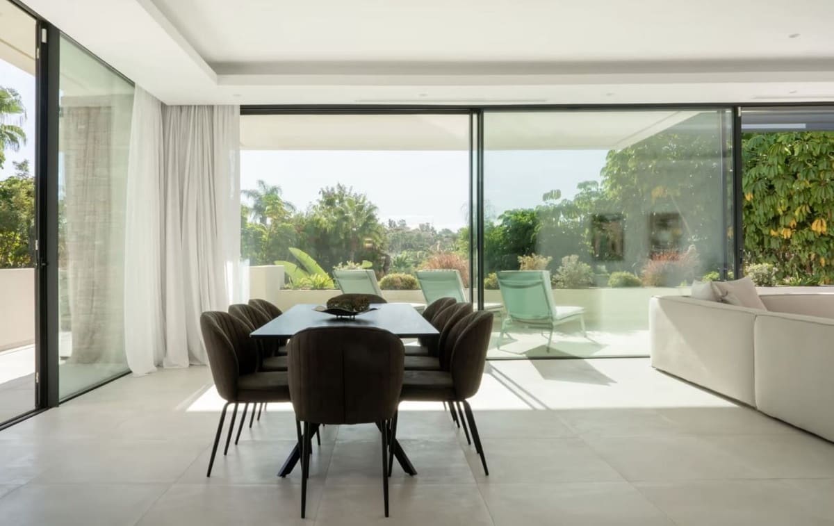 4 bedroom Villa for sale in Estepona with pool garage - € 1,850,000 (Ref: 8637544)