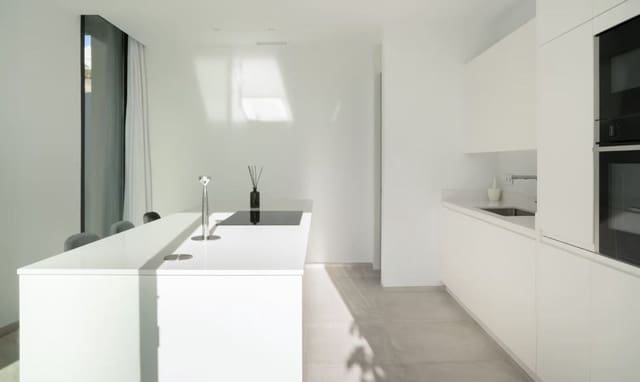 4 bedroom Villa for sale in Estepona with pool garage - € 1,850,000 (Ref: 8637544)