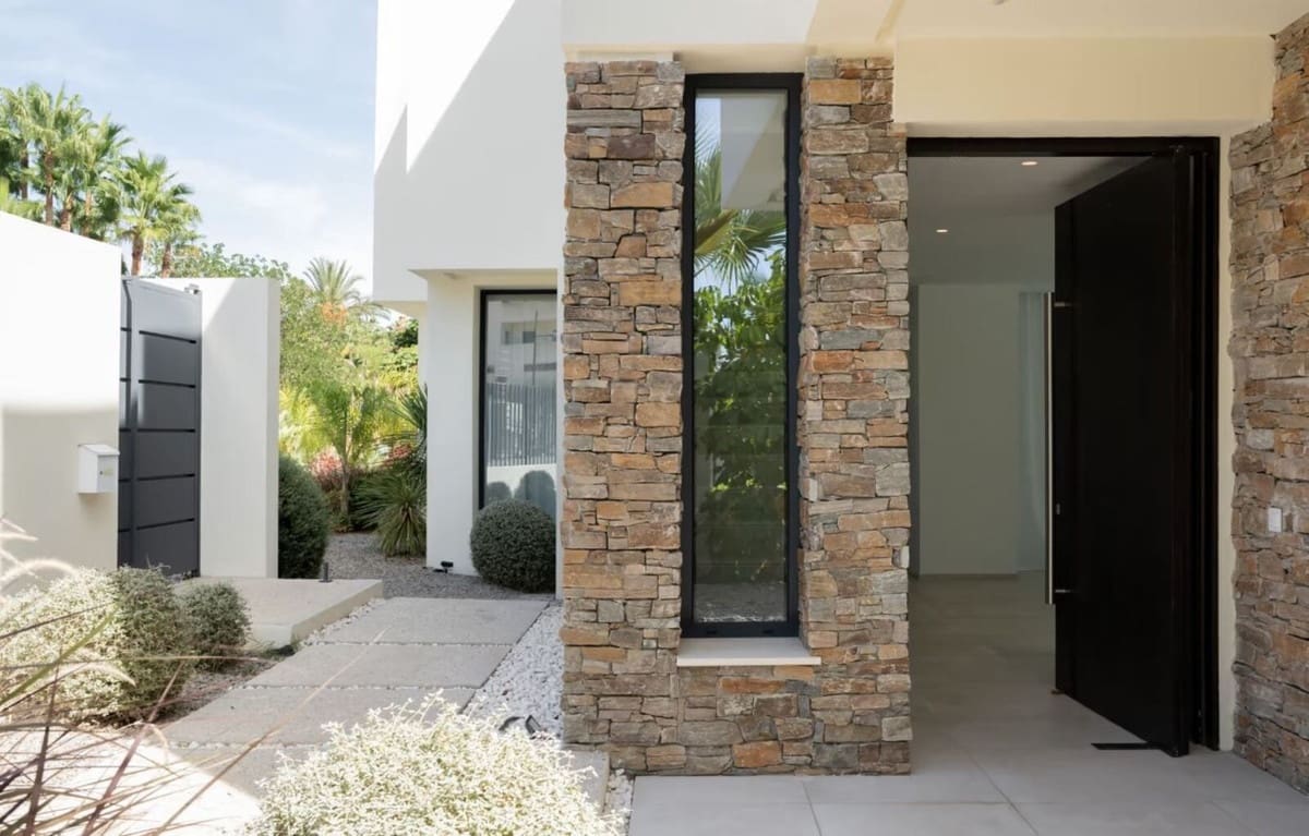 4 bedroom Villa for sale in Estepona with pool garage - € 1,850,000 (Ref: 8637544)