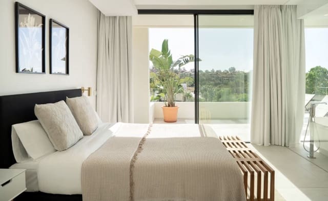 4 sovrum Villa till salu i Estepona med pool garage - 1 850 000 € (Ref: 8637544)