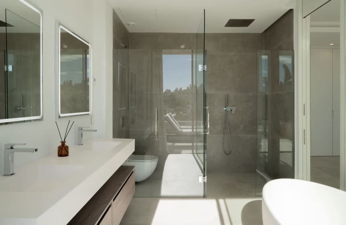 4 bedroom Villa for sale in Estepona with pool garage - € 1,850,000 (Ref: 8637544)