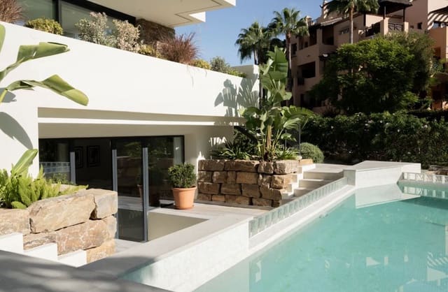 4 chambre Villa/Maison à vendre à Estepona avec piscine garage - 1 850 000 € (Ref: 8637544)