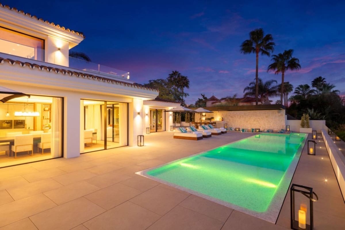 5 makuuhuone Huvila myytävänä paikassa Nueva Andalucia mukana uima-altaan - 6 495 000 € (Ref: 8637730)