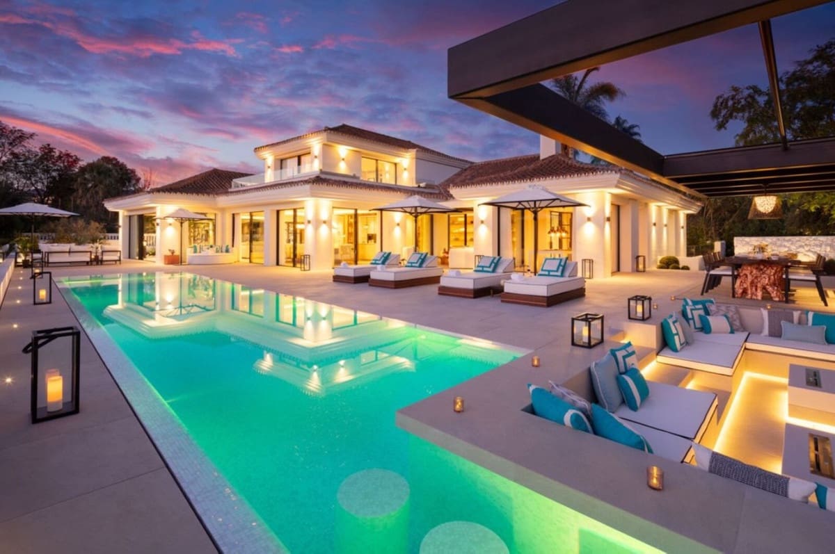 5 makuuhuone Huvila myytävänä paikassa Nueva Andalucia mukana uima-altaan - 6 495 000 € (Ref: 8637730)