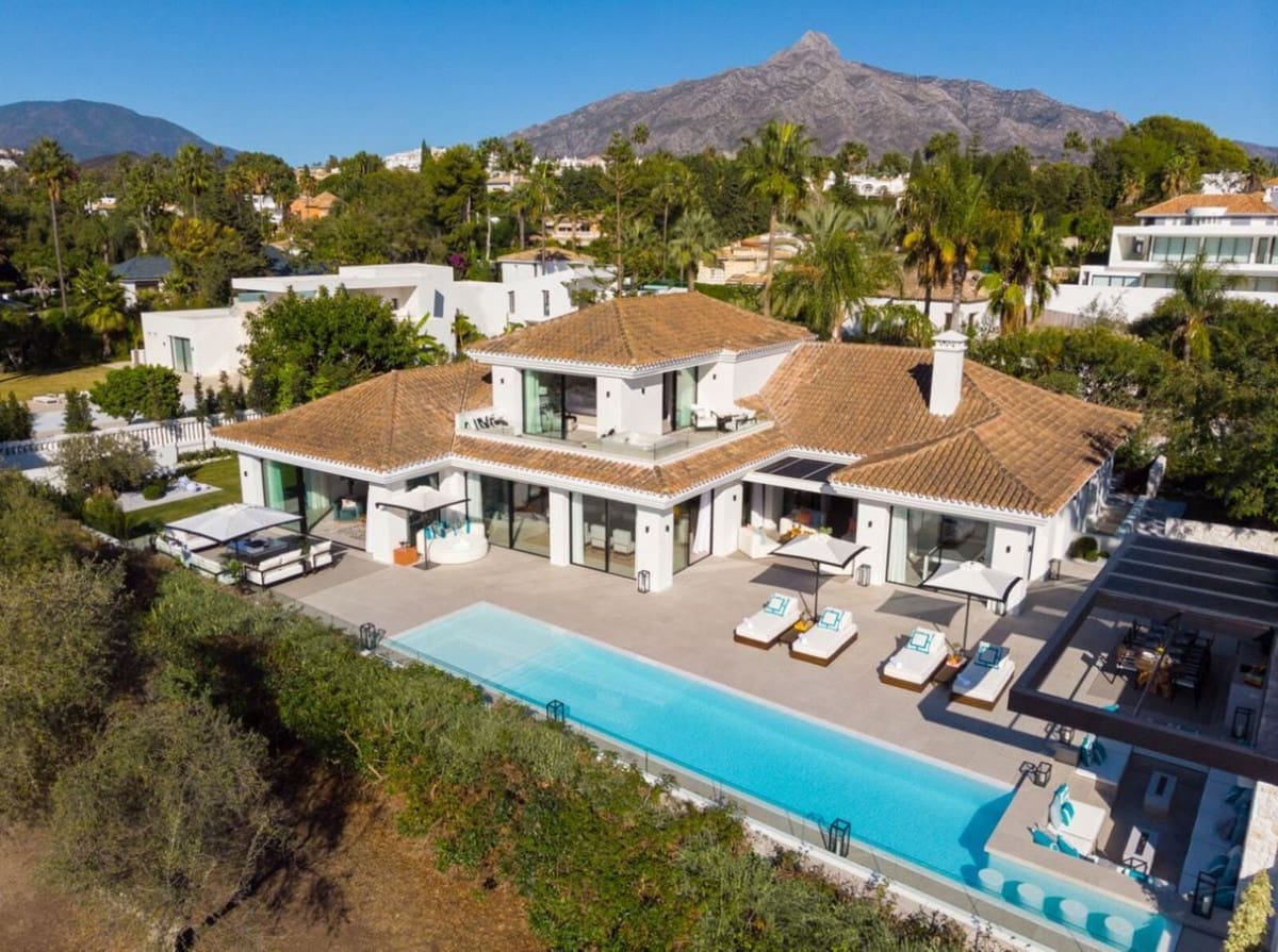 5 bedroom Villa for sale in Nueva Andalucia with pool - € 6,495,000 (Ref: 8637730)