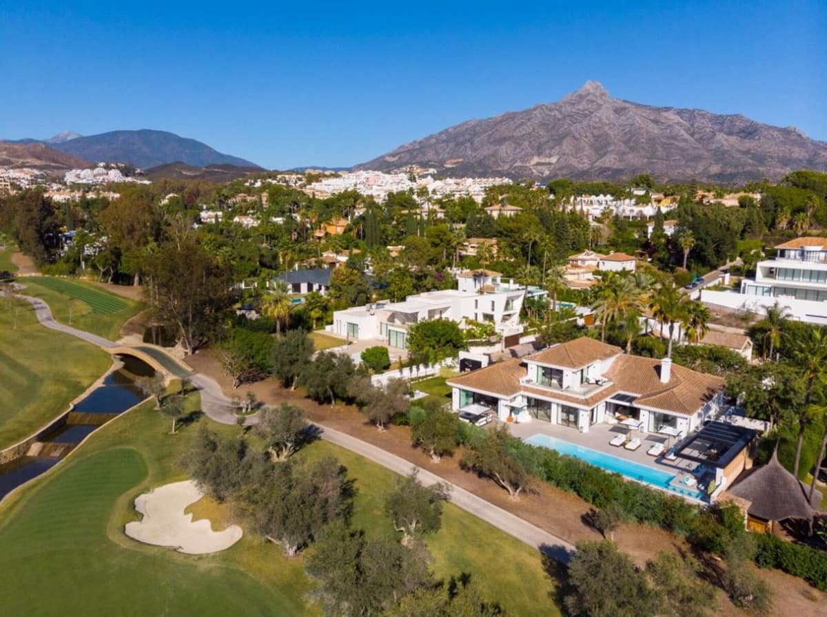 5 bedroom Villa for sale in Nueva Andalucia with pool - € 6,495,000 (Ref: 8637730)