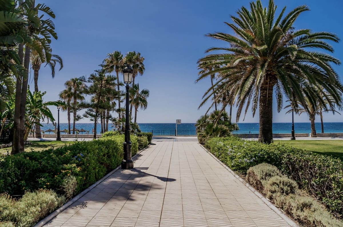 3 bedroom Townhouse for sale in San Pedro de Alcantara with pool - € 875,000 (Ref: 8657820)