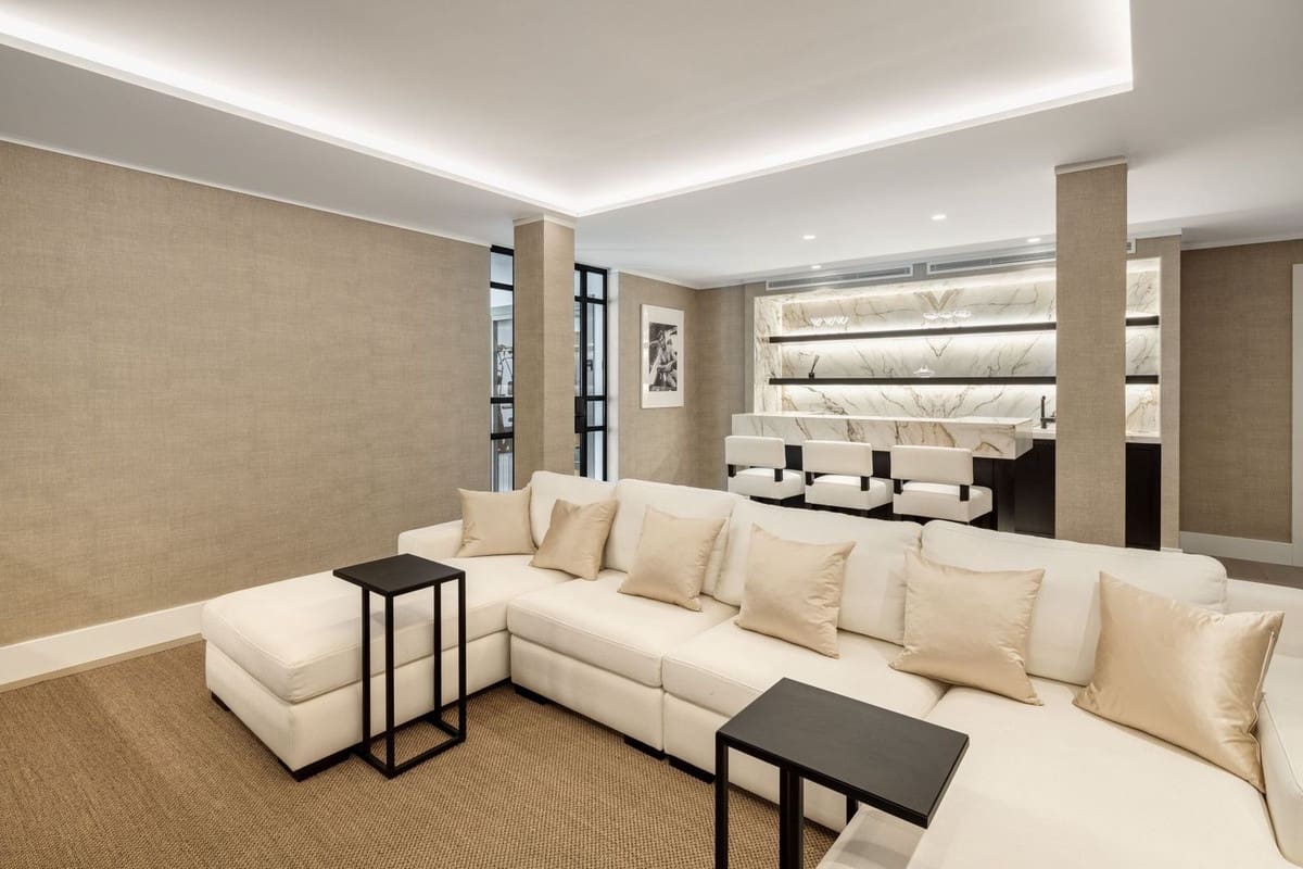 5 bedroom Villa for sale in Nueva Andalucia with pool garage - € 6,950,000 (Ref: 8657821)