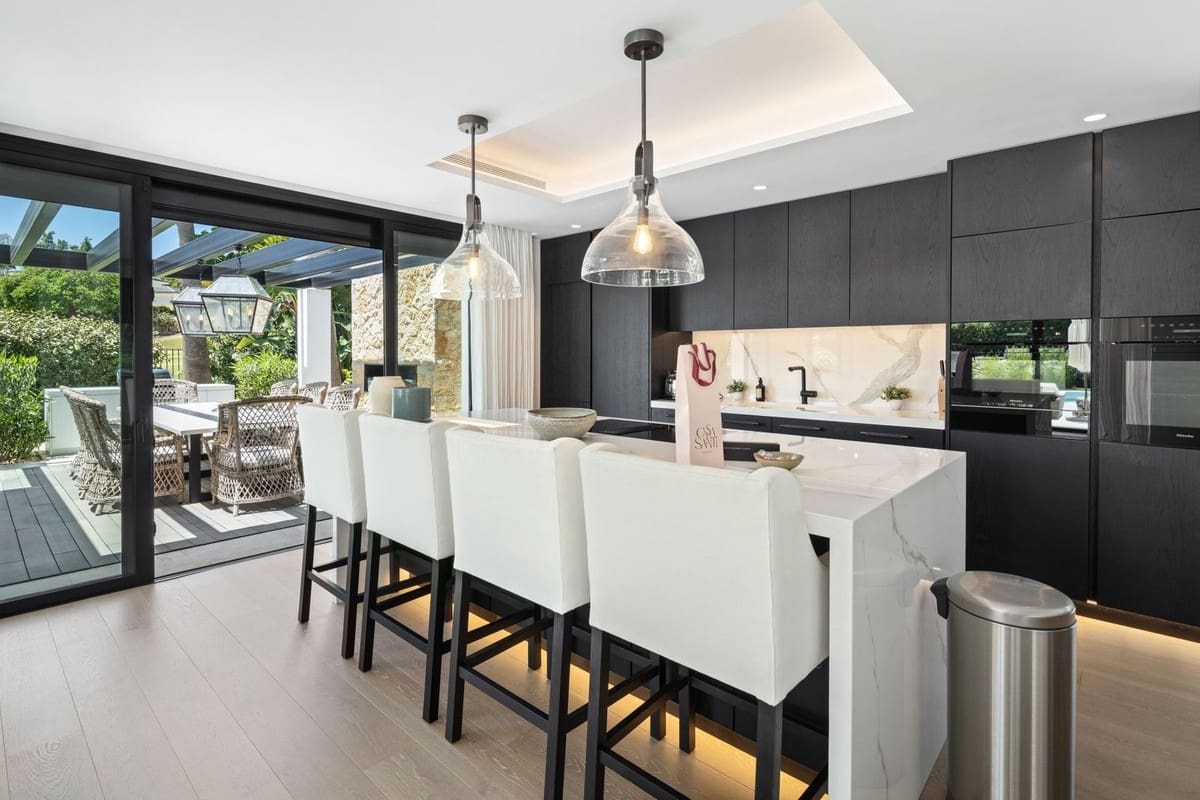 5 bedroom Villa for sale in Nueva Andalucia with pool garage - € 6,950,000 (Ref: 8657821)