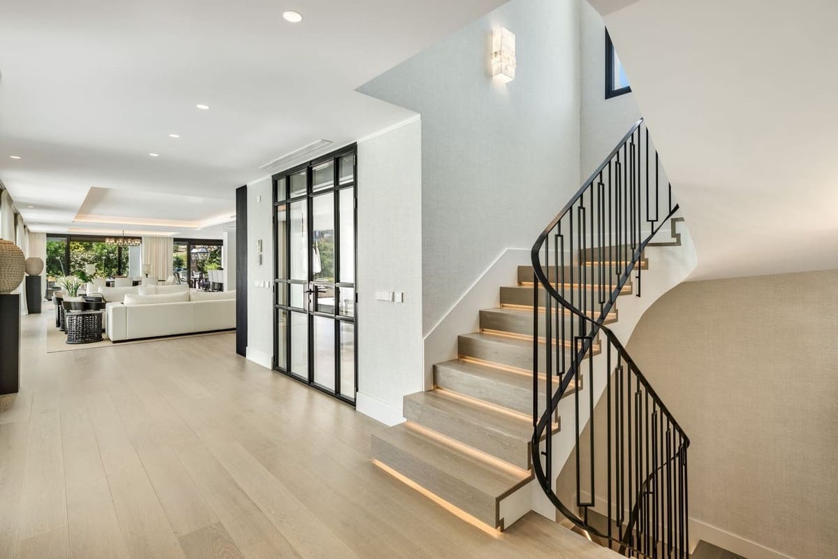 5 bedroom Villa for sale in Nueva Andalucia with pool garage - € 6,950,000 (Ref: 8657821)