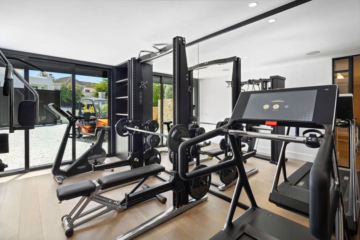 5 soveværelse Villa til salg i Nueva Andalucia med swimmingpool garage - € 6.950.000 (Ref: 8657821)