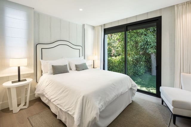 5 bedroom Villa for sale in Nueva Andalucia, Marbella with pool garage - € 6,950,000 (Ref: 8657821)