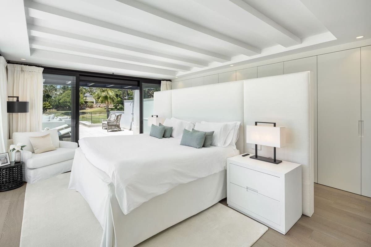 5 sovrum Villa till salu i Nueva Andalucia med pool garage - 6 950 000 € (Ref: 8657821)