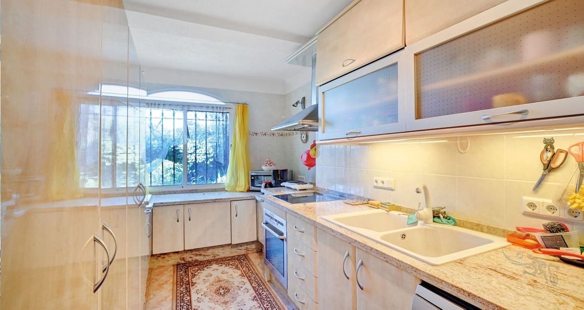 3 soveværelse Villa til salg i Marbesa med garage - € 1.190.000 (Ref: 8664570)