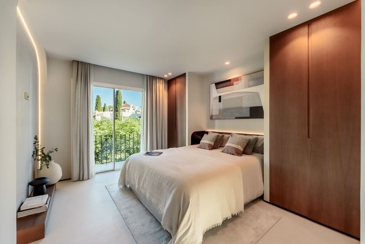 3 soverom Leilighet til salgs i Estepona med svømmebasseng garasje - € 2 495 000 (Ref: 8670888)