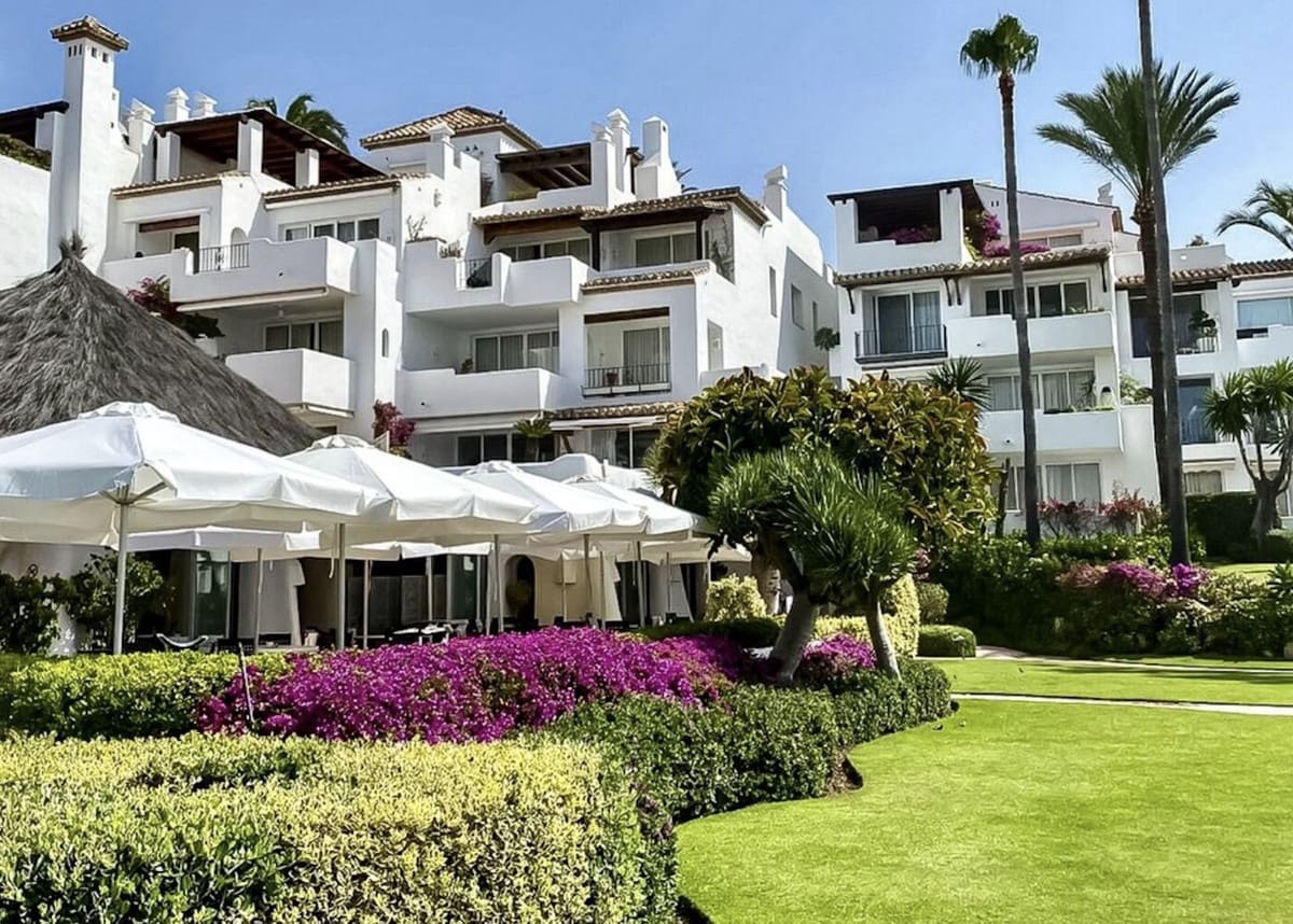 3 soverom Leilighet til salgs i Estepona med svømmebasseng garasje - € 2 495 000 (Ref: 8670888)