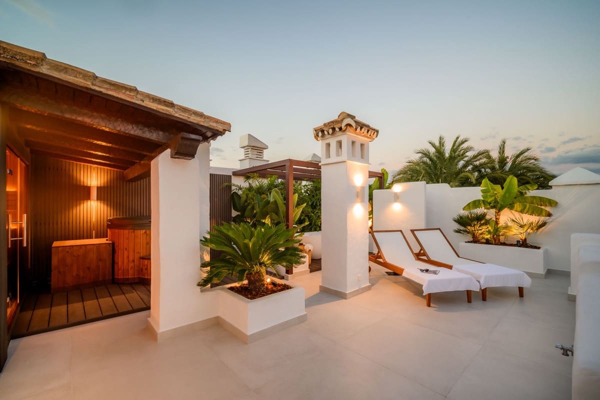 3 Zimmer Apartment zu verkaufen in Estepona mit Pool Garage - 2.495.000 € (Ref: 8670888)