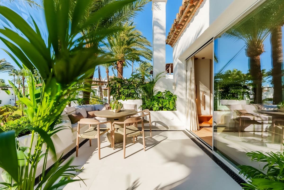 3 Zimmer Apartment zu verkaufen in Estepona mit Pool Garage - 2.495.000 € (Ref: 8670888)