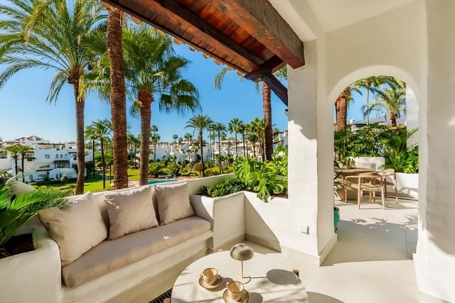 3 Zimmer Apartment zu verkaufen in Estepona mit Pool Garage - 2.495.000 € (Ref: 8670888)