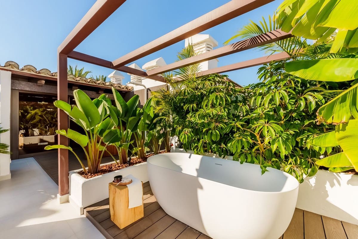 3 Zimmer Apartment zu verkaufen in Estepona mit Pool Garage - 2.495.000 € (Ref: 8670888)