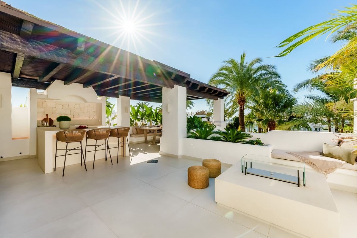 3 Zimmer Apartment zu verkaufen in Estepona mit Pool Garage - 2.495.000 € (Ref: 8670888)