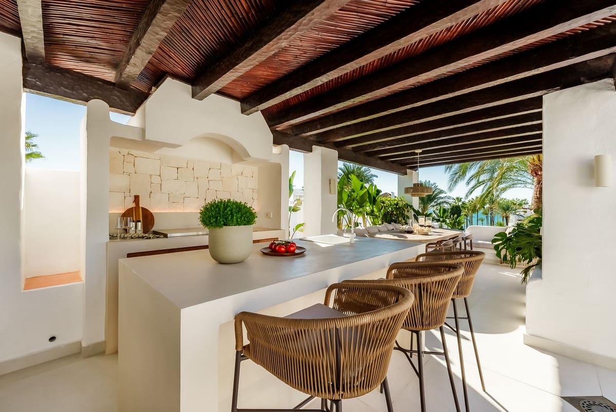 3 Zimmer Apartment zu verkaufen in Estepona mit Pool Garage - 2.495.000 € (Ref: 8670888)